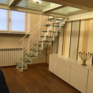 https://la-casina-in-burlamacchi.it-lombardy.com